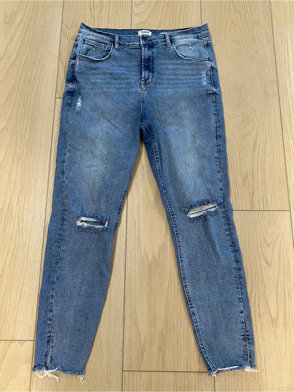 Kensie Medium Blue Skinny Jeans with Knee Rips